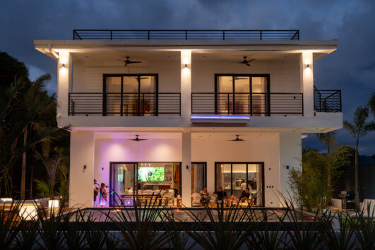 Vacation Package Beach Front House 5 people